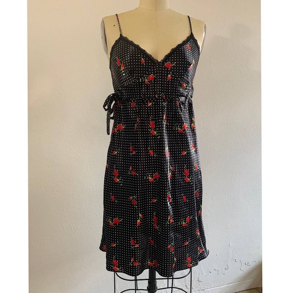 Black spaghetti strap polka dot dress With roses!✨
